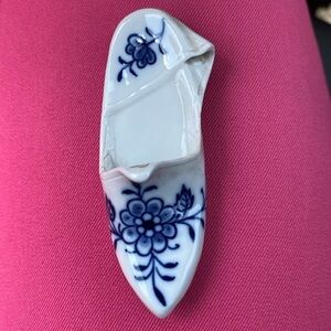 Meissen, Germany. Antique miniature slipper in hand-painted porcelain